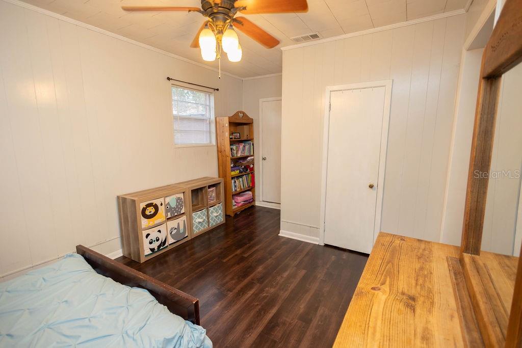 Image 18 of 28 For 432 Theresa Court