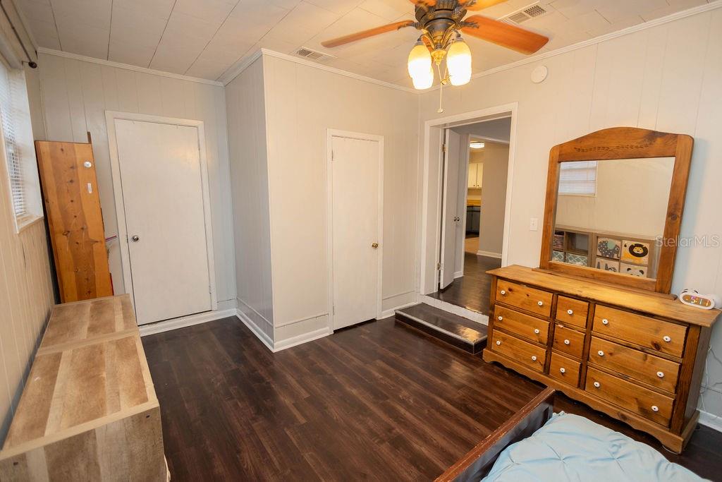 Image 19 of 28 For 432 Theresa Court