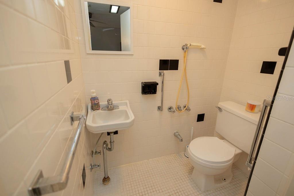 Image 20 of 28 For 432 Theresa Court