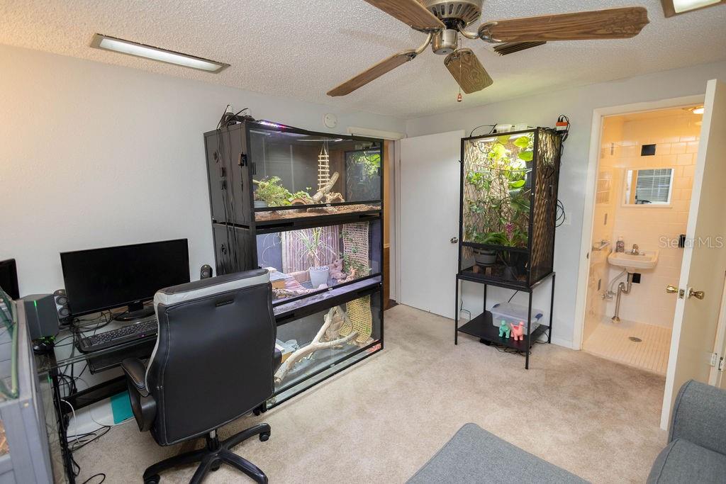 Image 21 of 28 For 432 Theresa Court