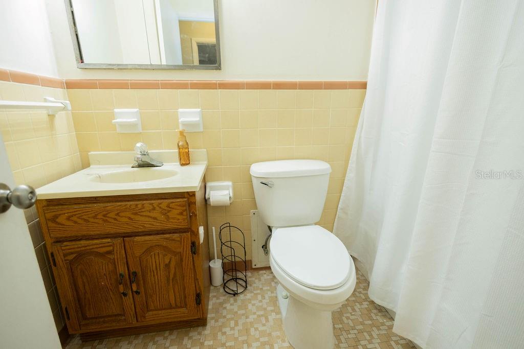 Image 23 of 28 For 432 Theresa Court