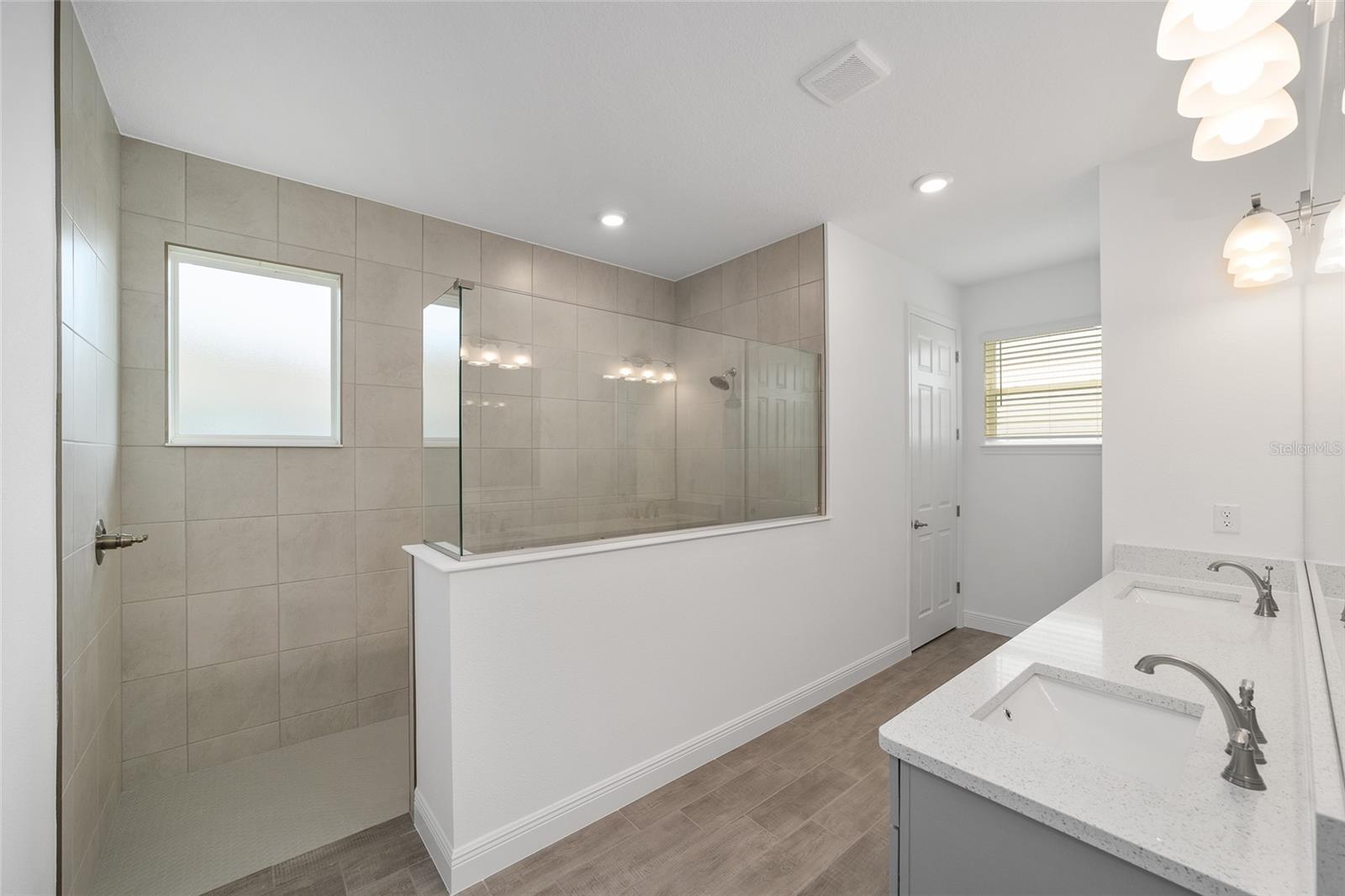 Image 27 of 47 For 10104 106th Circle