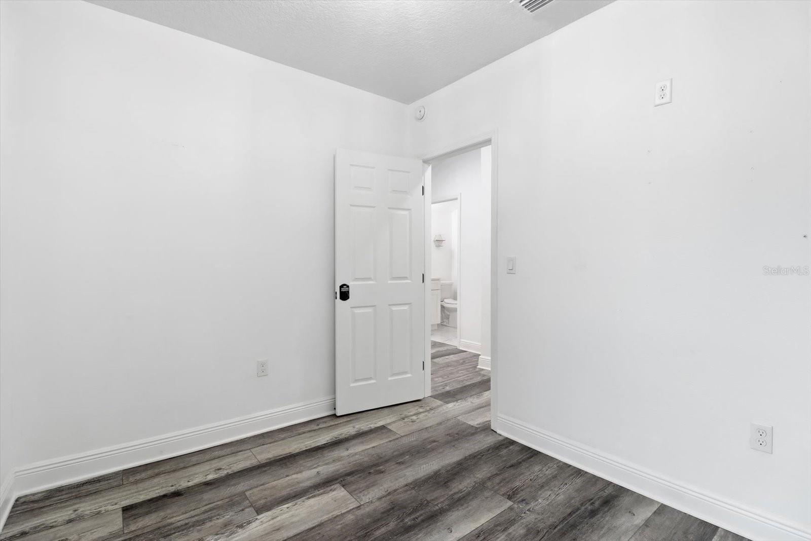 Image 18 of 41 For 3902 Suwanee Avenue