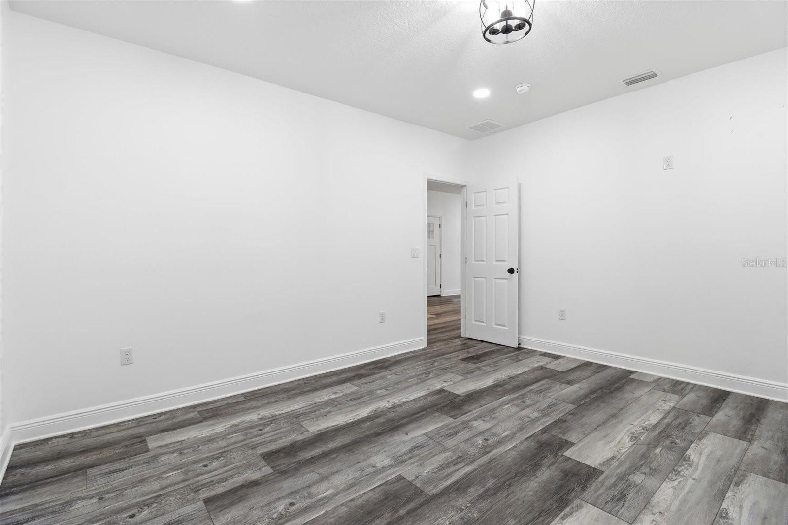 Image 22 of 41 For 3902 Suwanee Avenue