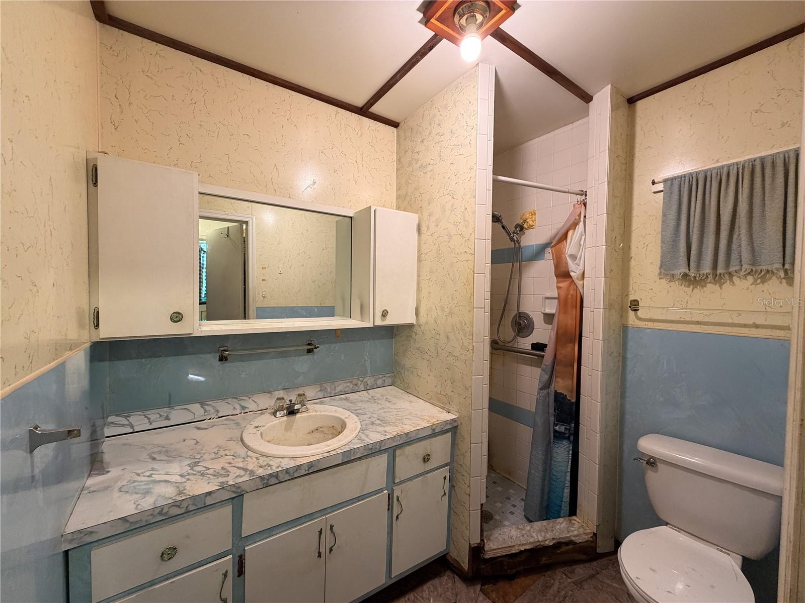 Image 15 of 24 For 1204 Gunston Street