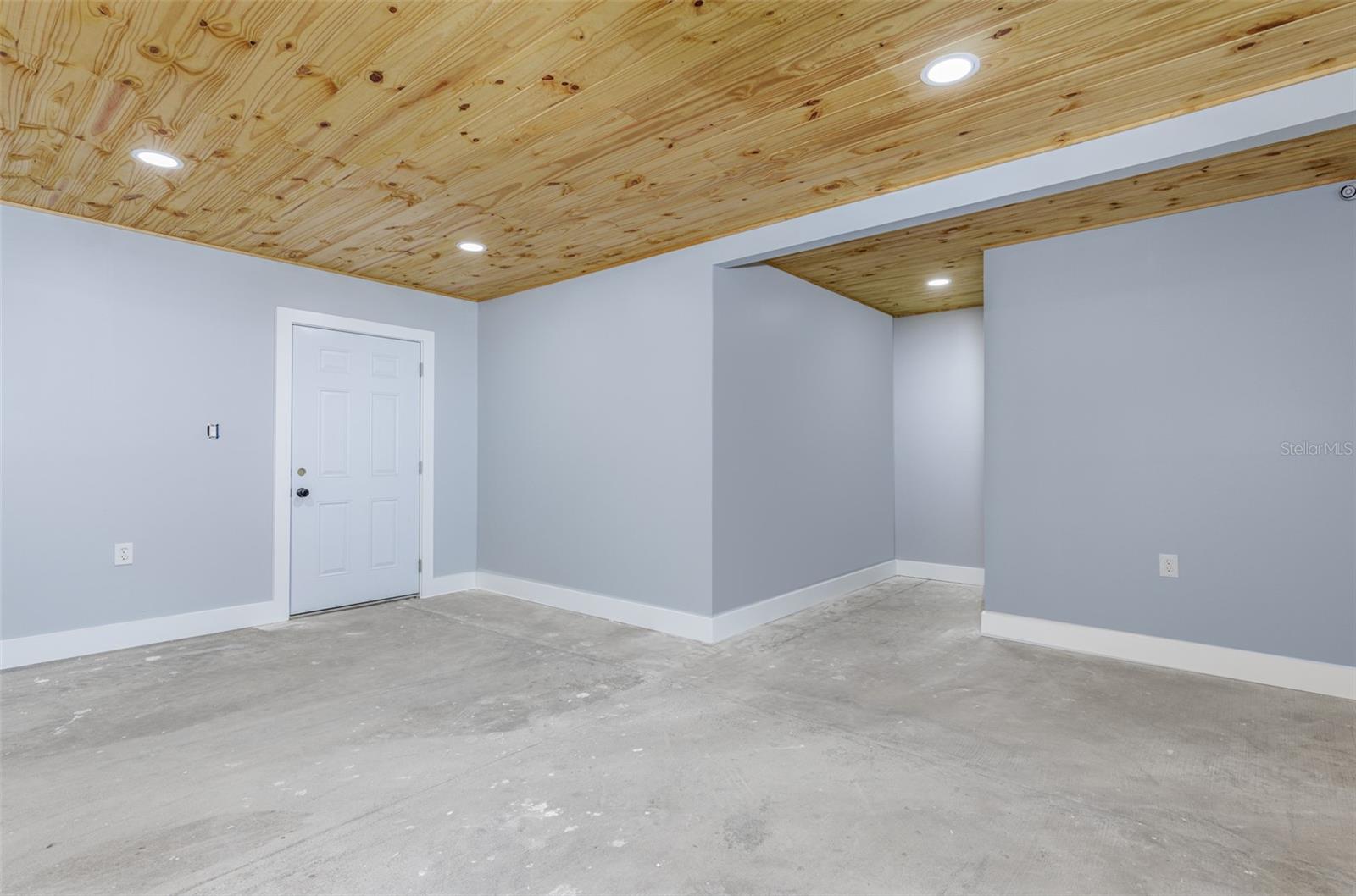 Image 14 of 95 For 1177 102nd Boulevard