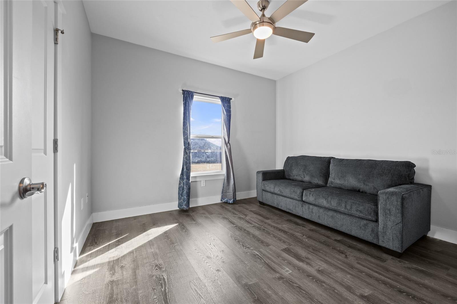 Image 23 of 33 For 199 Buttercup Drive