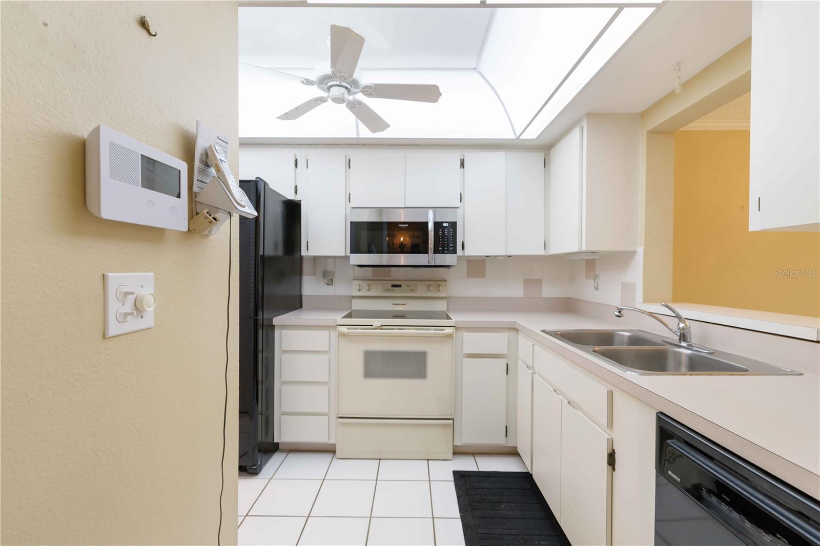 Image 6 of 23 For 6999 Country Club Drive N 125