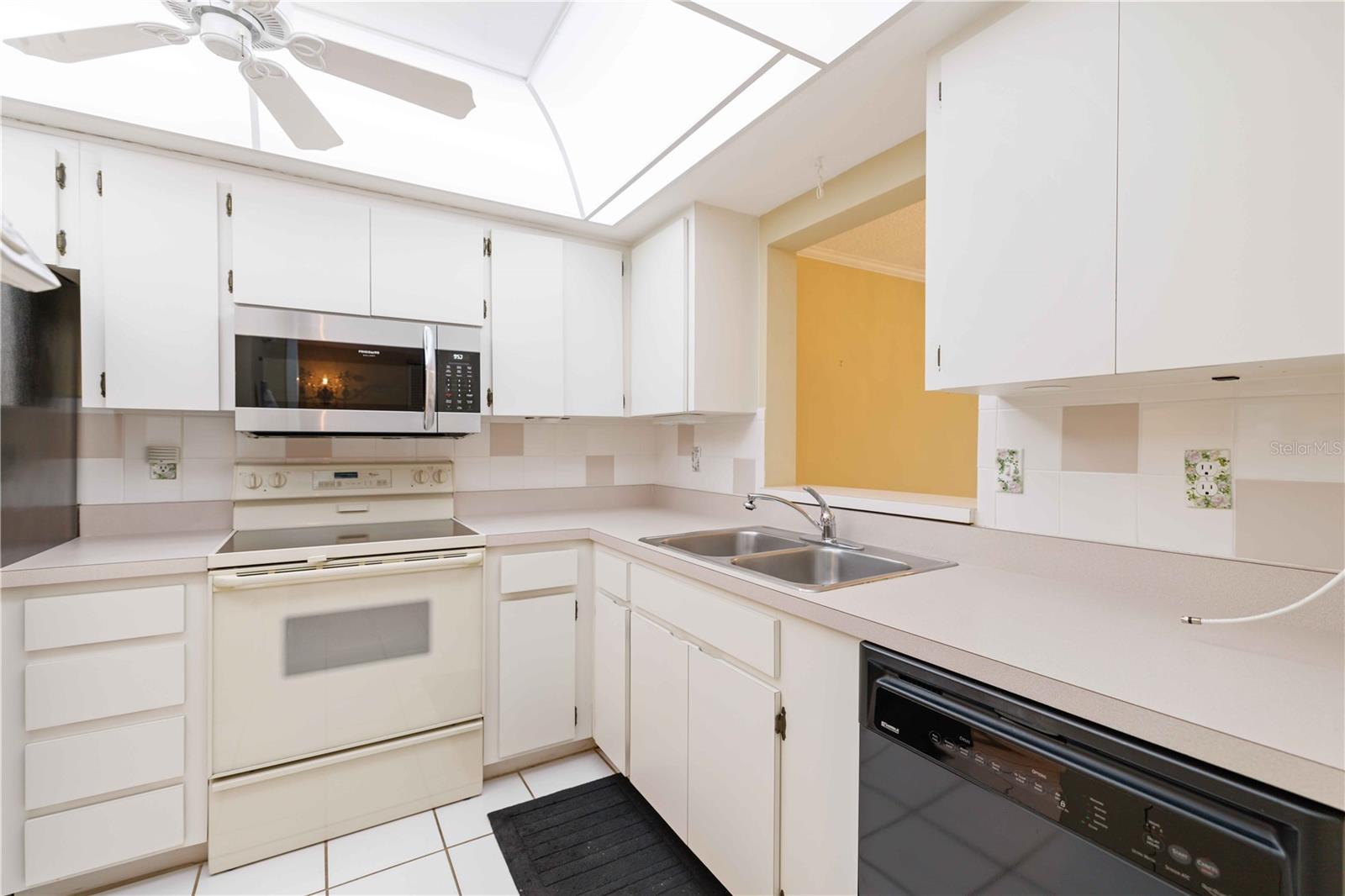 Image 7 of 23 For 6999 Country Club Drive N 125