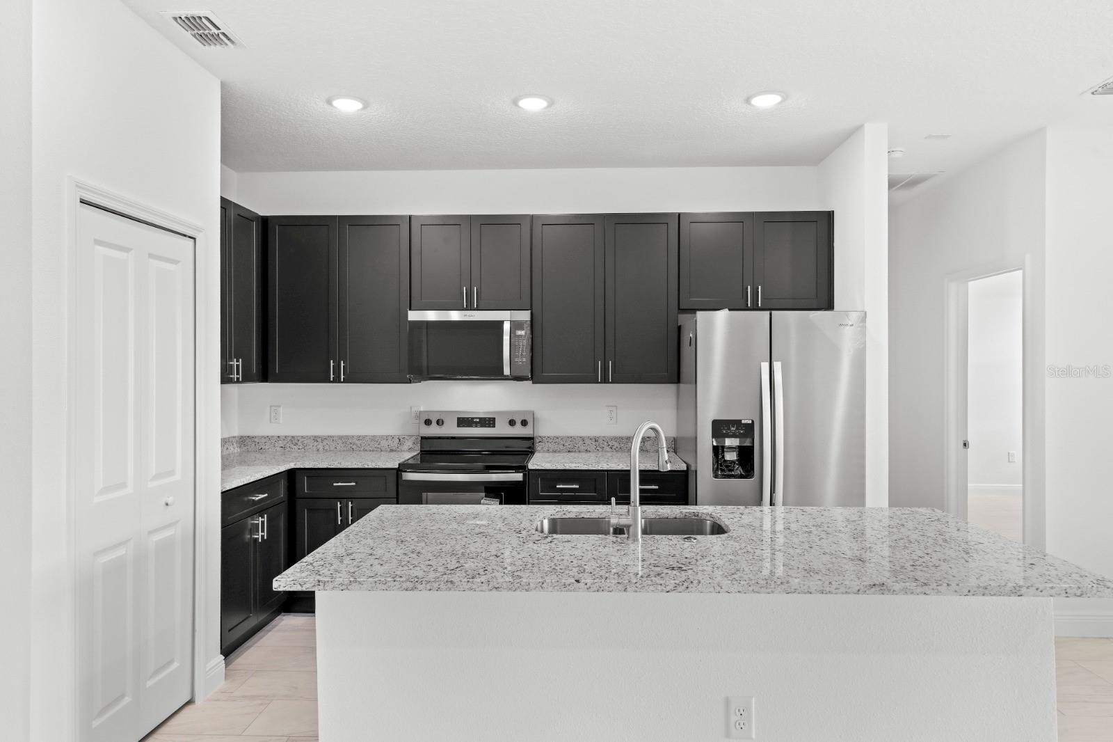 Image 12 of 59 For 1575 Lamplighter Street