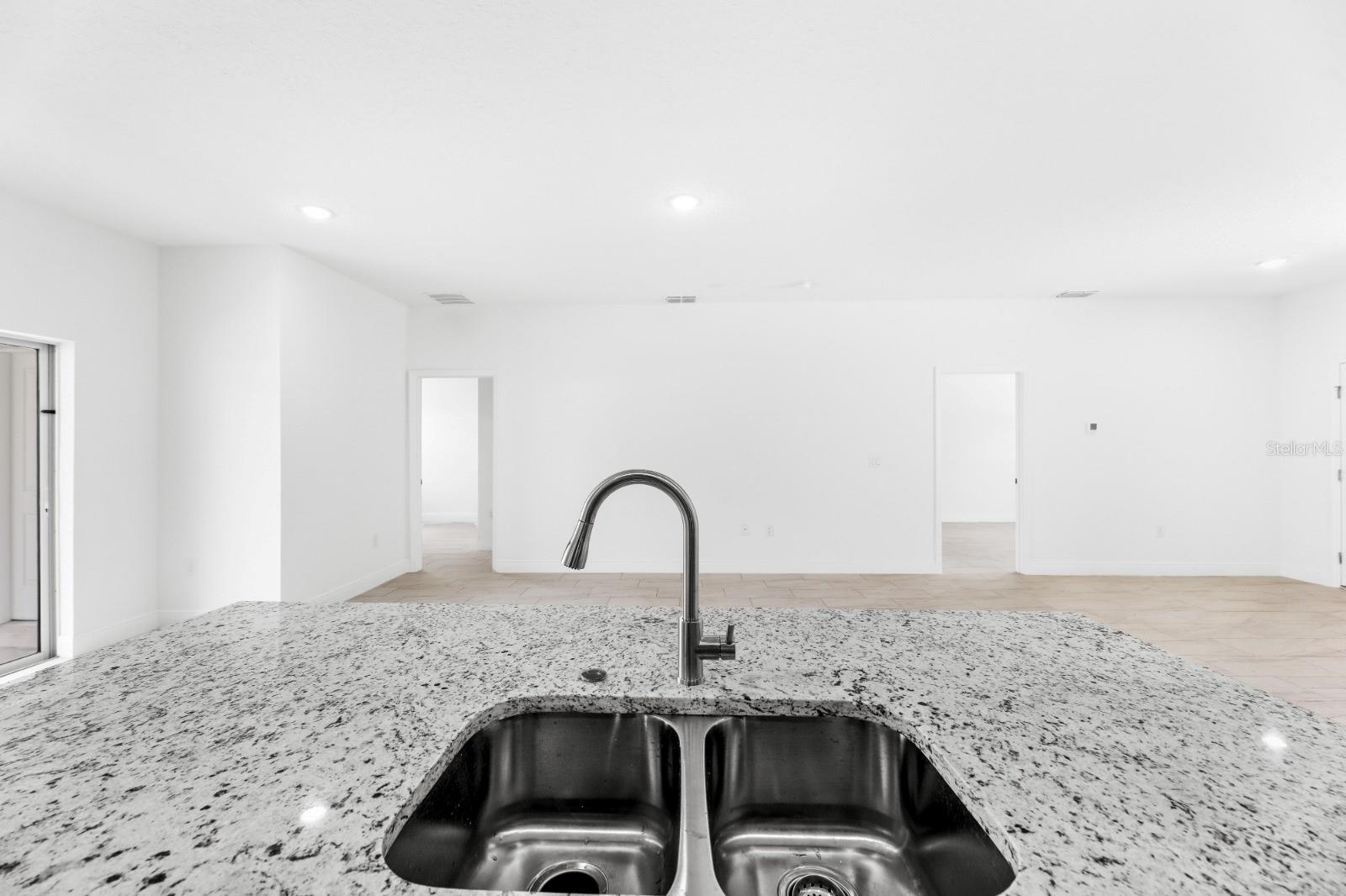 Image 14 of 59 For 1575 Lamplighter Street