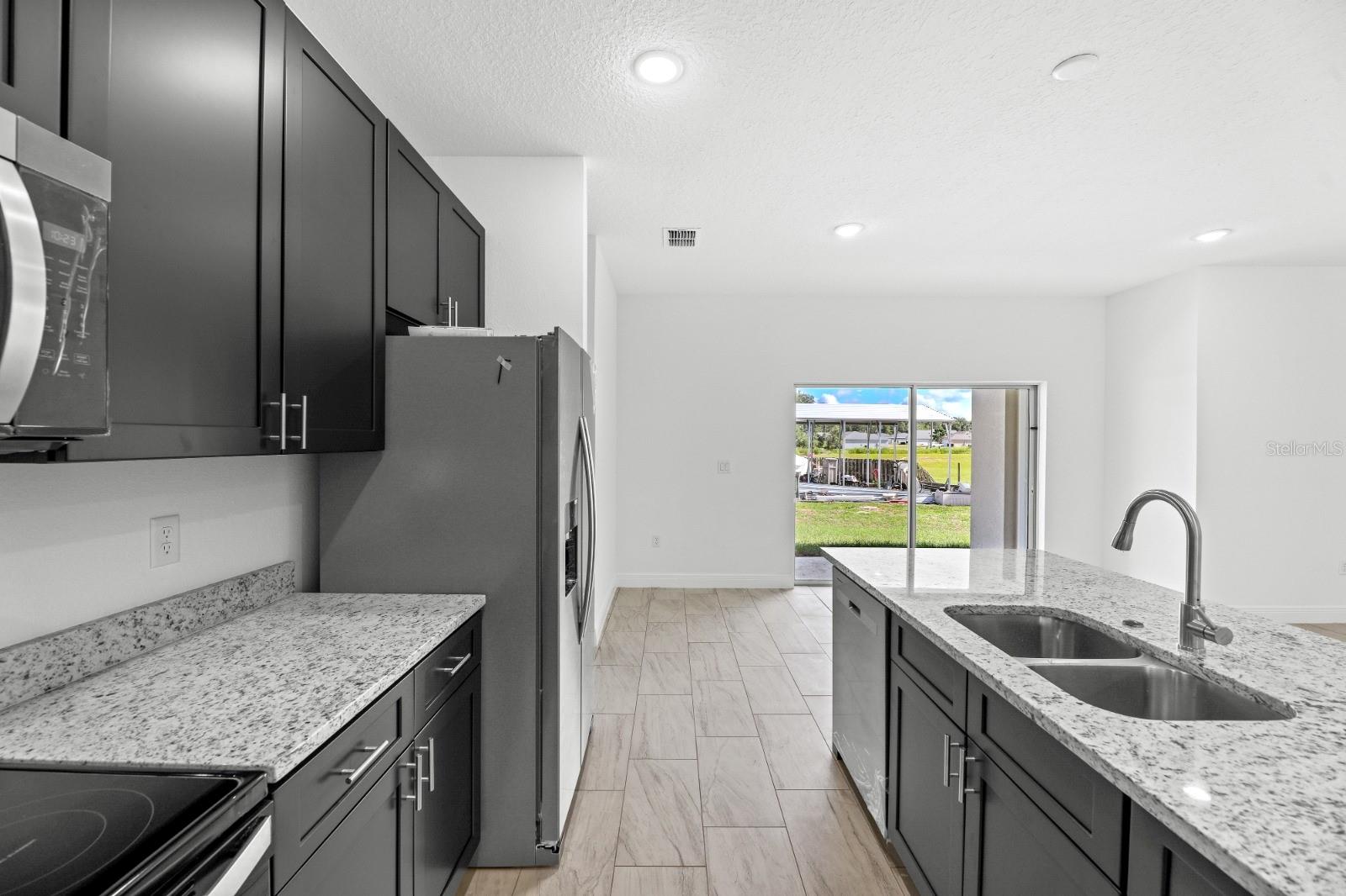 Image 15 of 59 For 1575 Lamplighter Street