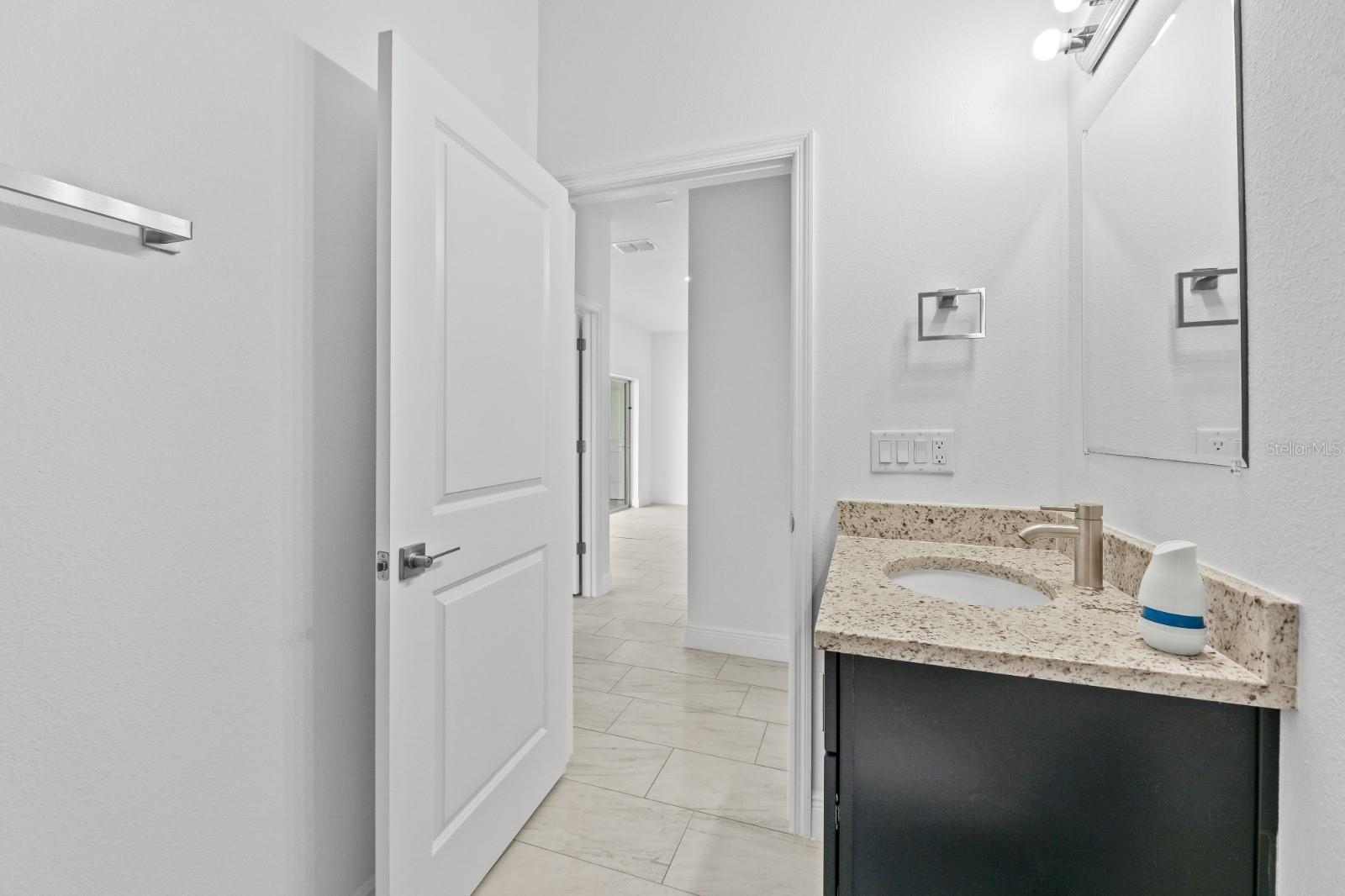 Image 30 of 59 For 1575 Lamplighter Street