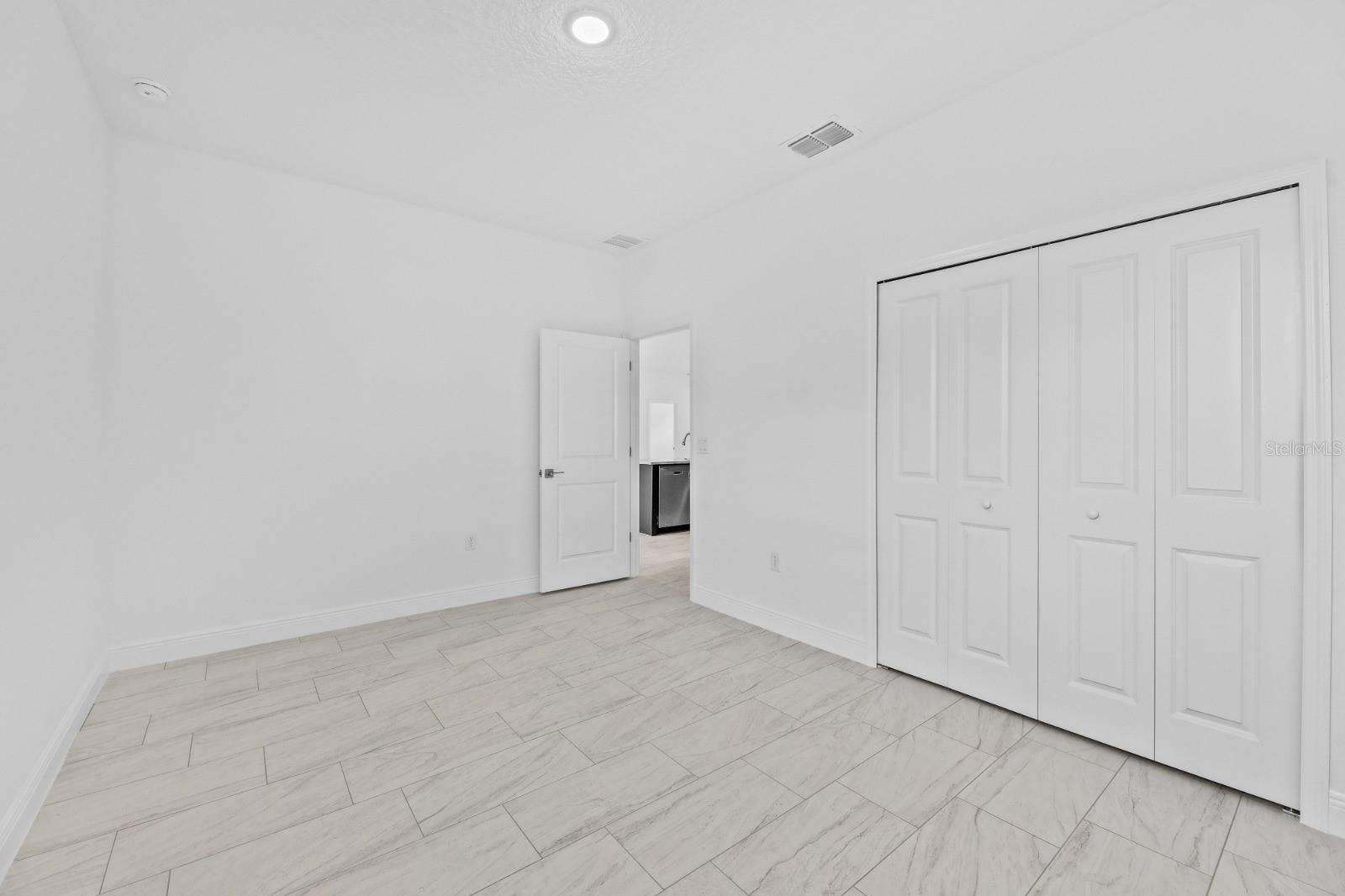 Image 33 of 59 For 1575 Lamplighter Street