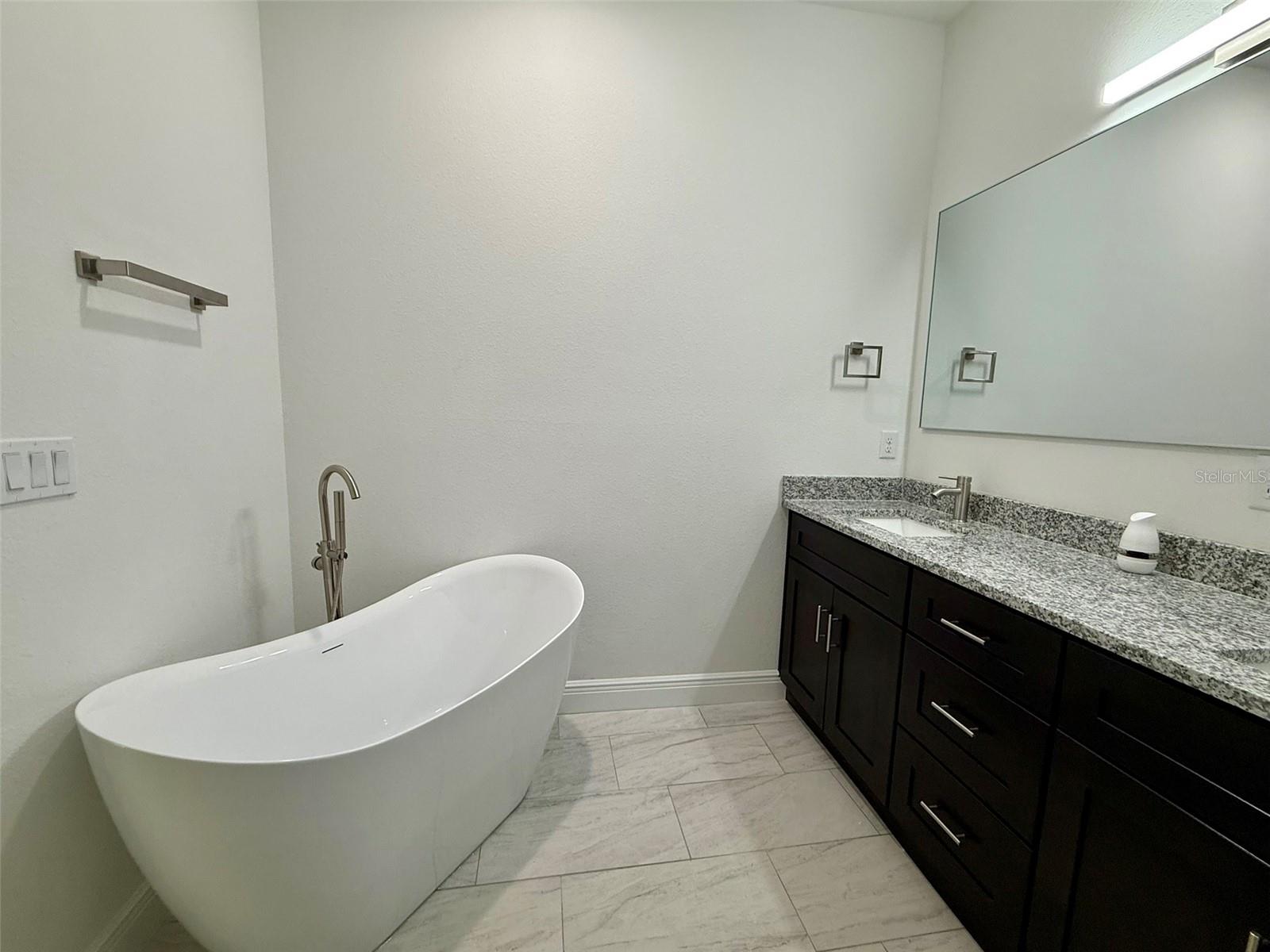 Image 52 of 59 For 1575 Lamplighter Street