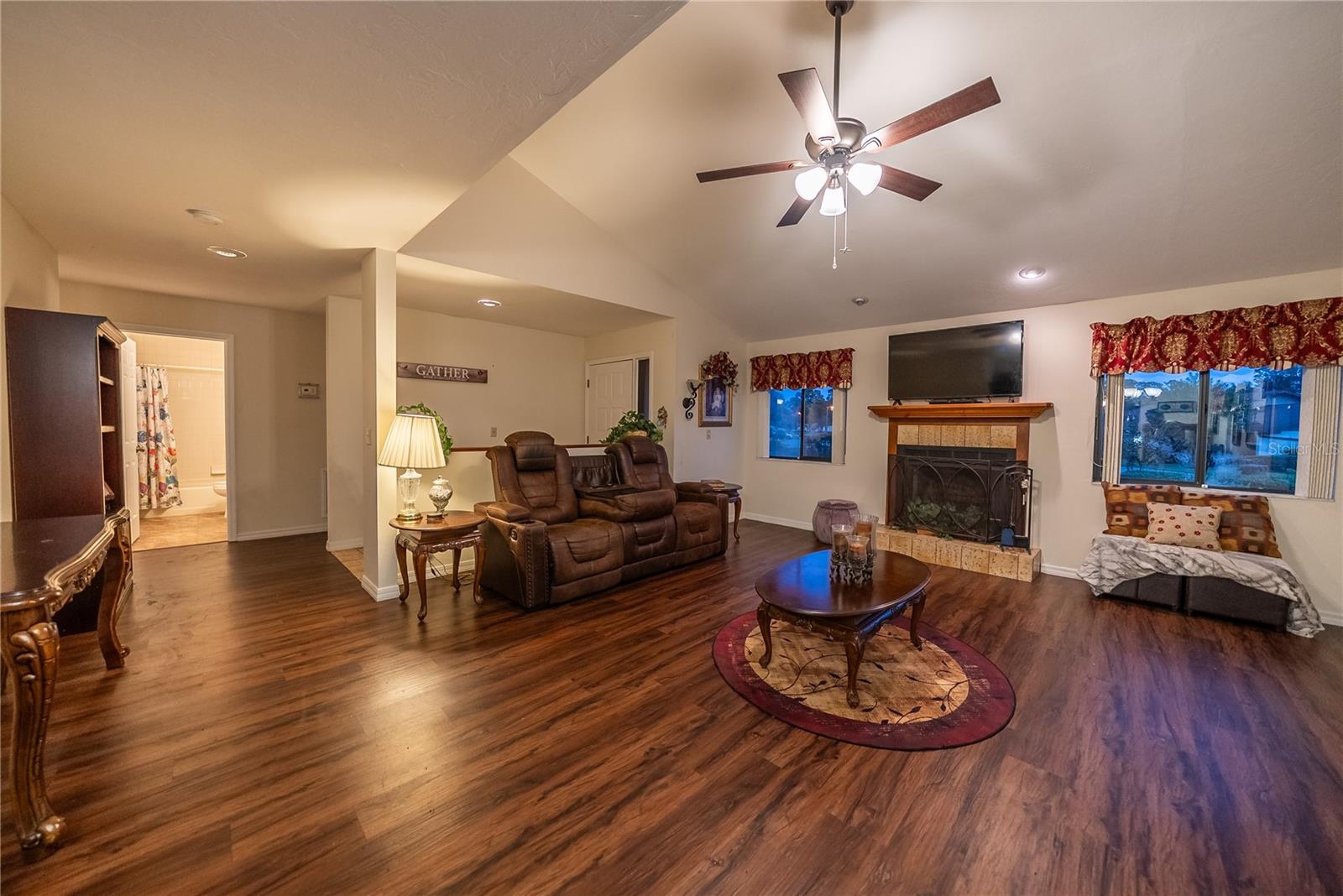 Image 21 of 47 For 3601 17th Lane