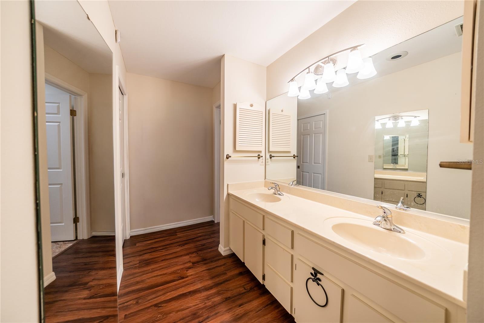 Image 30 of 47 For 3601 17th Lane