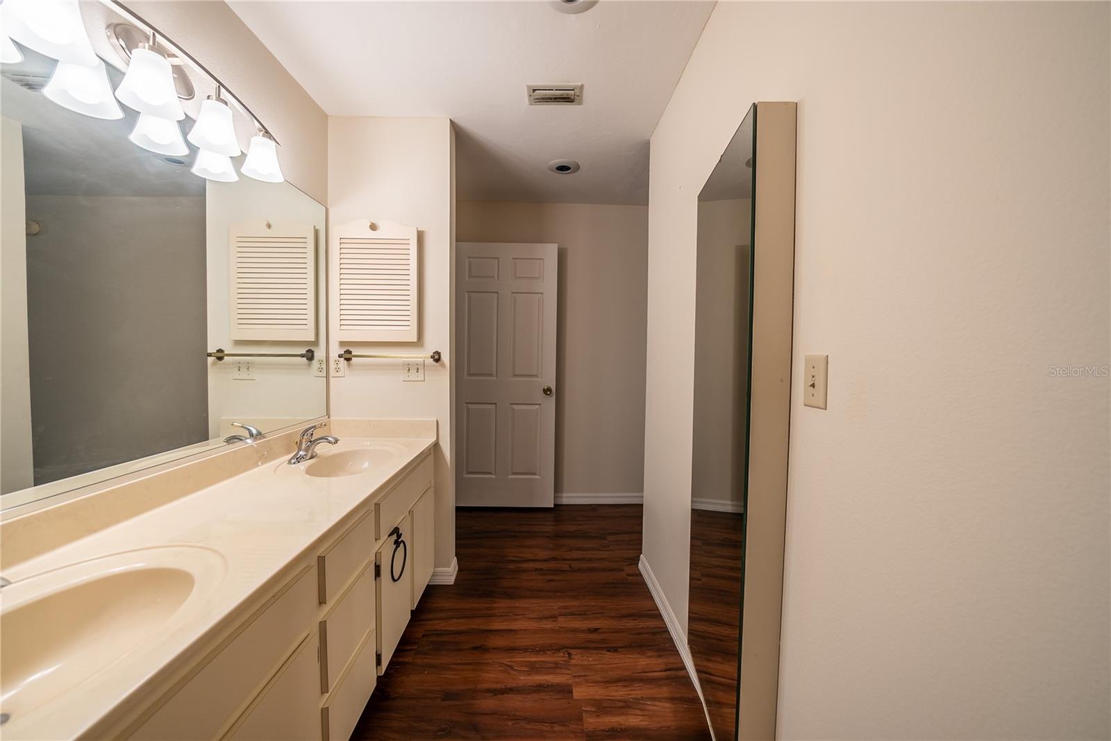 Image 34 of 47 For 3601 17th Lane