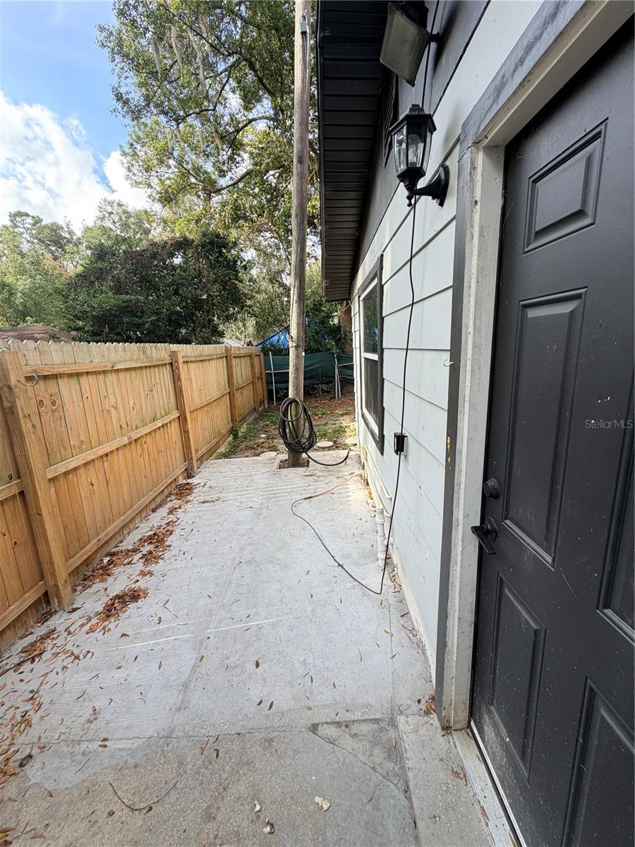 Listing photo id 11 for 6360 130th Street