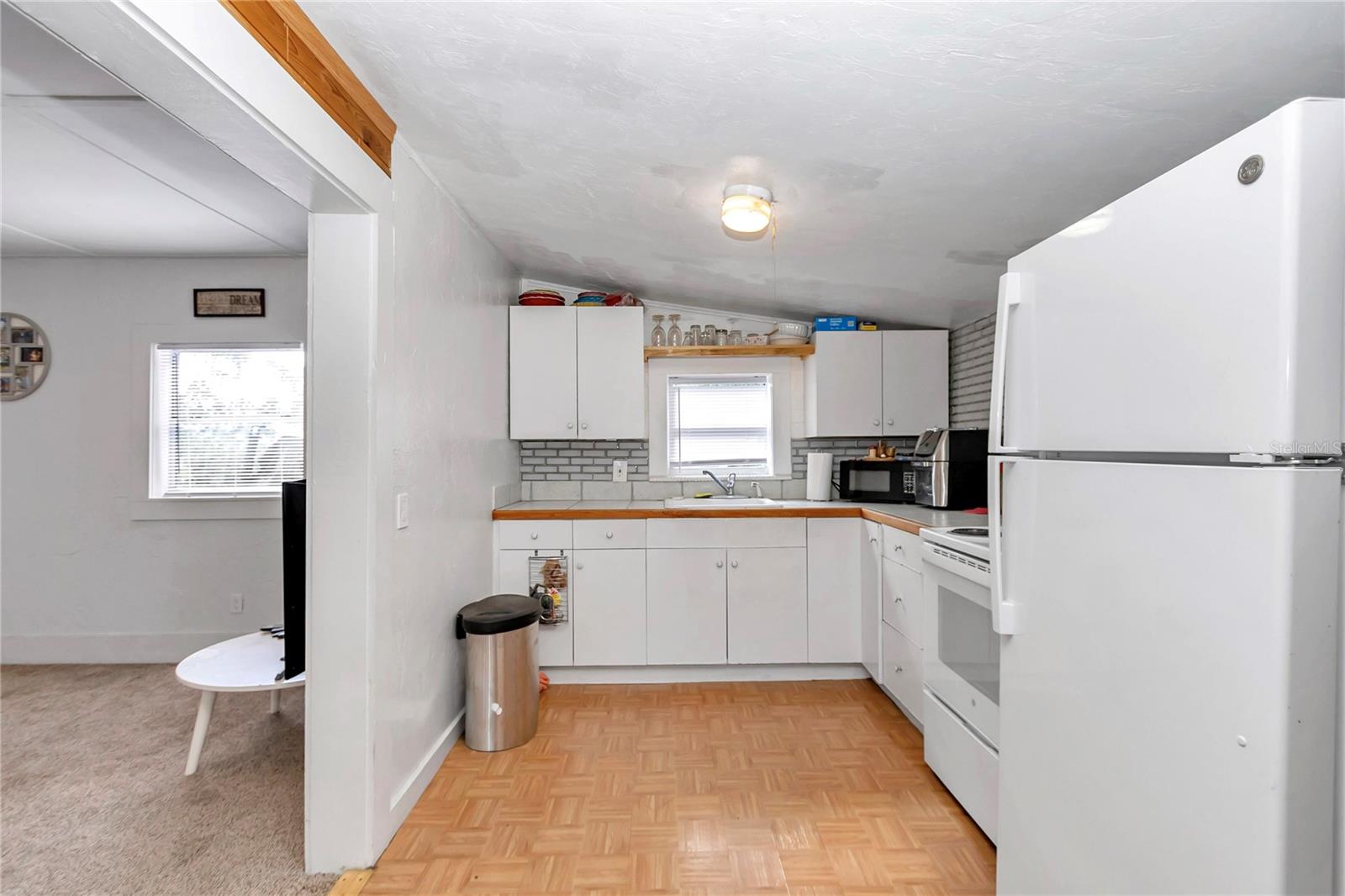 Image 17 of 67 For 20990 Pennsylvania Avenue