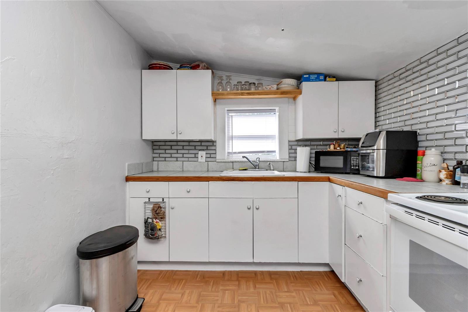 Image 18 of 67 For 20990 Pennsylvania Avenue