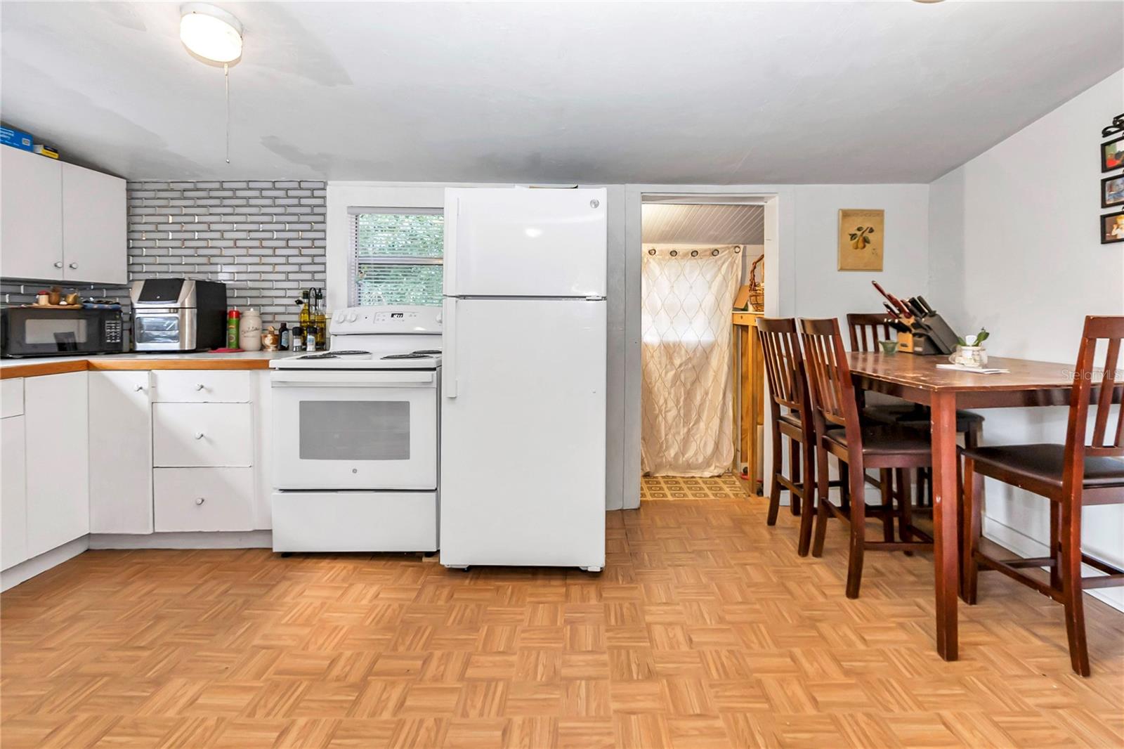 Image 22 of 67 For 20990 Pennsylvania Avenue