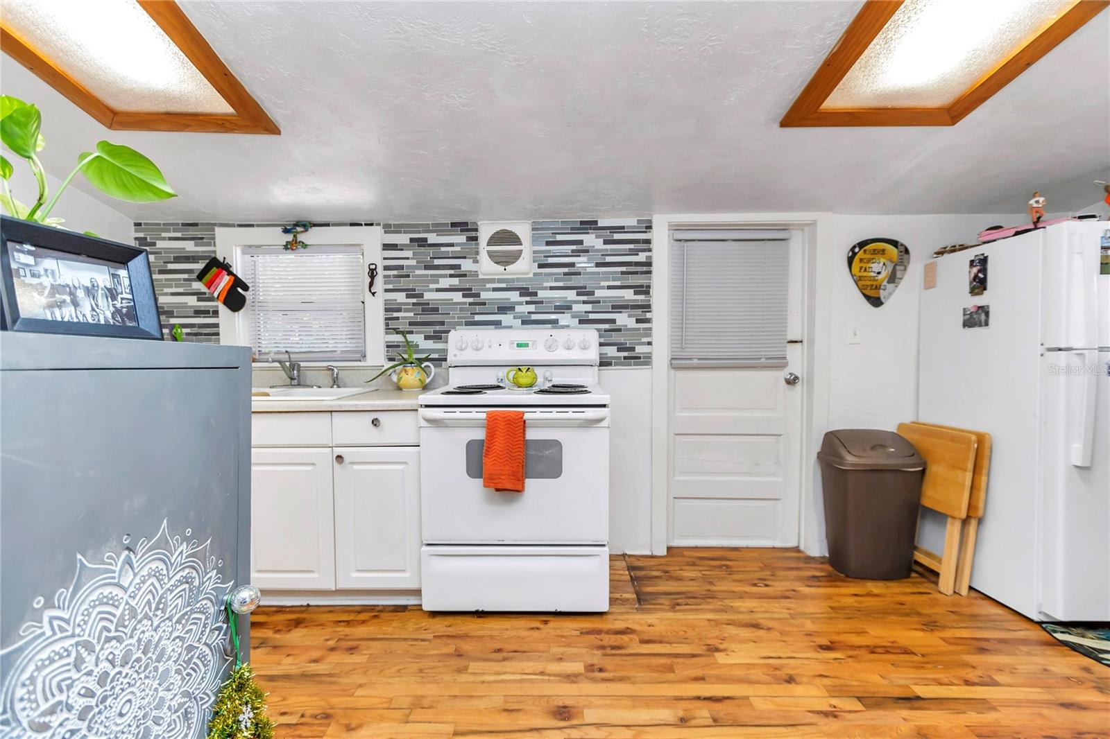 Image 48 of 67 For 20990 Pennsylvania Avenue