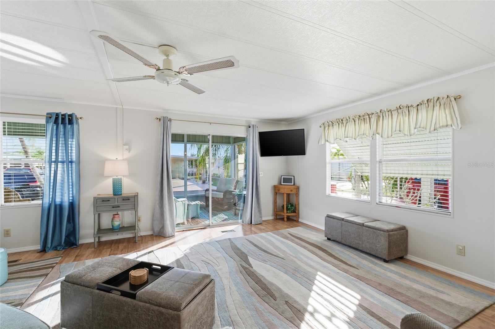 Image 16 of 42 For 3073 Longview Lane