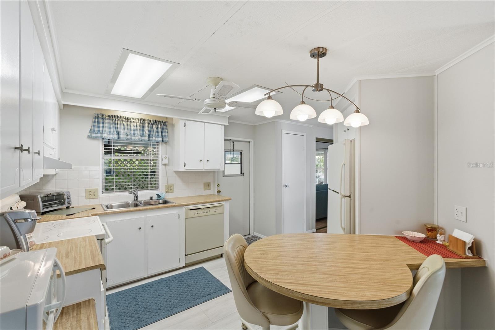 Image 21 of 42 For 3073 Longview Lane