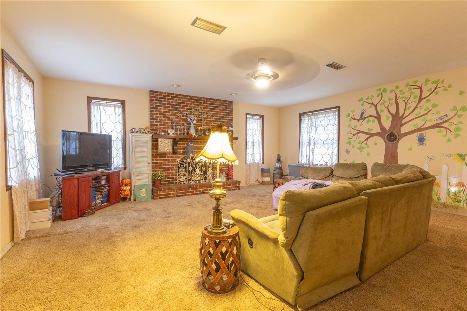 Listing photo id 5 for 2641 45th Street