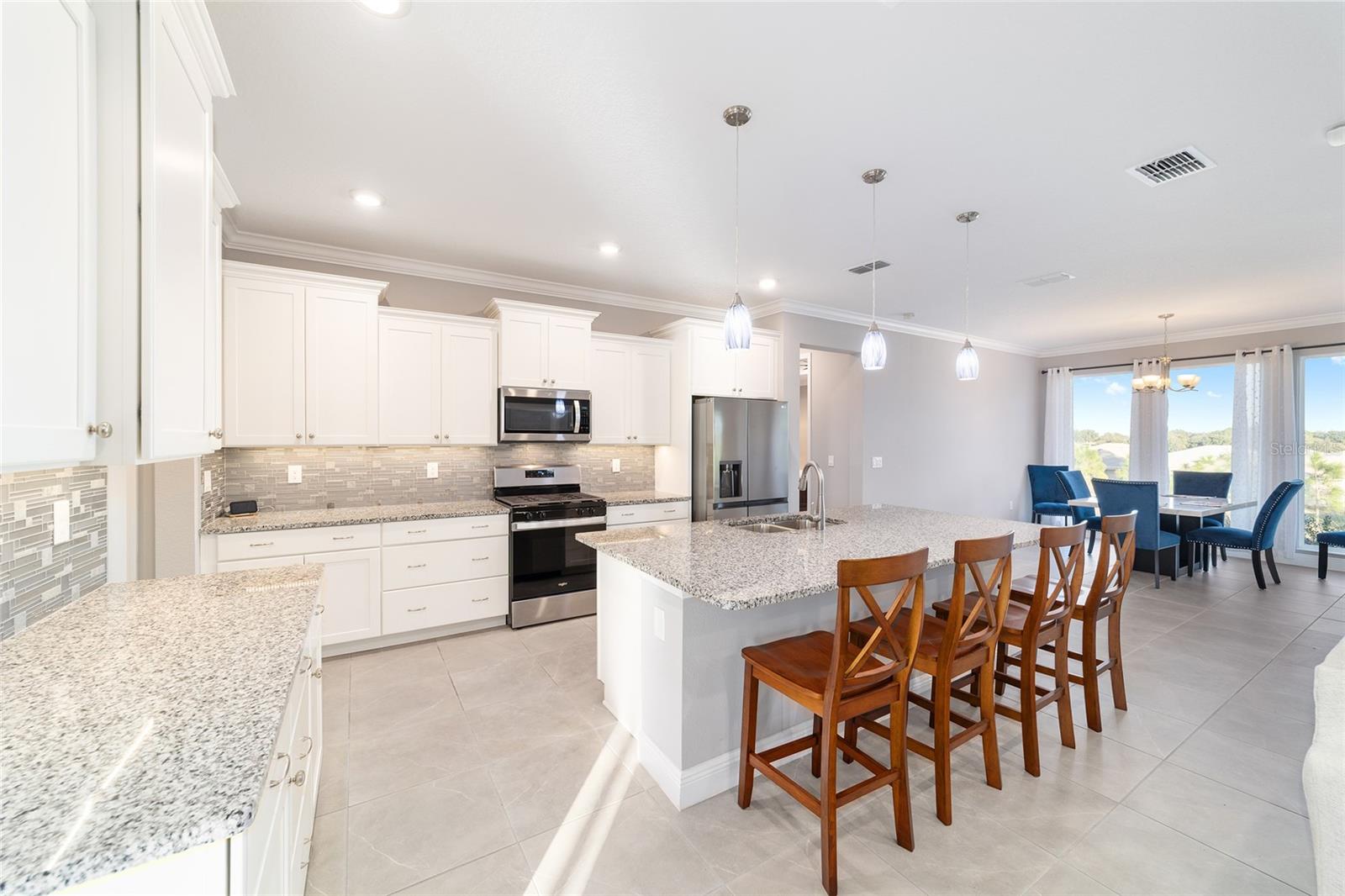 Image 21 of 67 For 10318 96th Loop