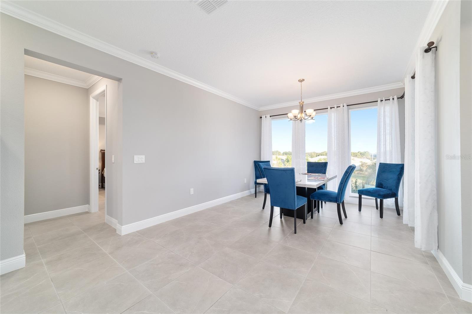 Image 30 of 67 For 10318 96th Loop