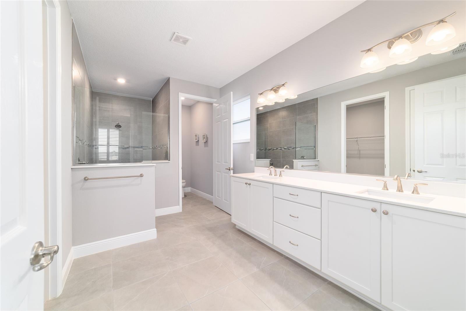 Image 38 of 67 For 10318 96th Loop