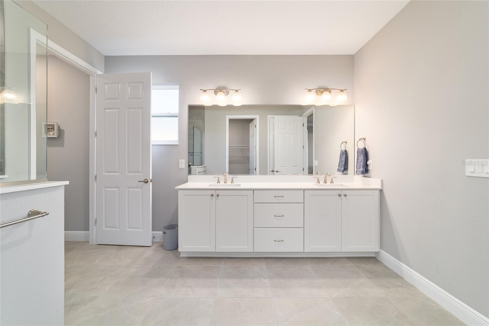 Image 39 of 67 For 10318 96th Loop