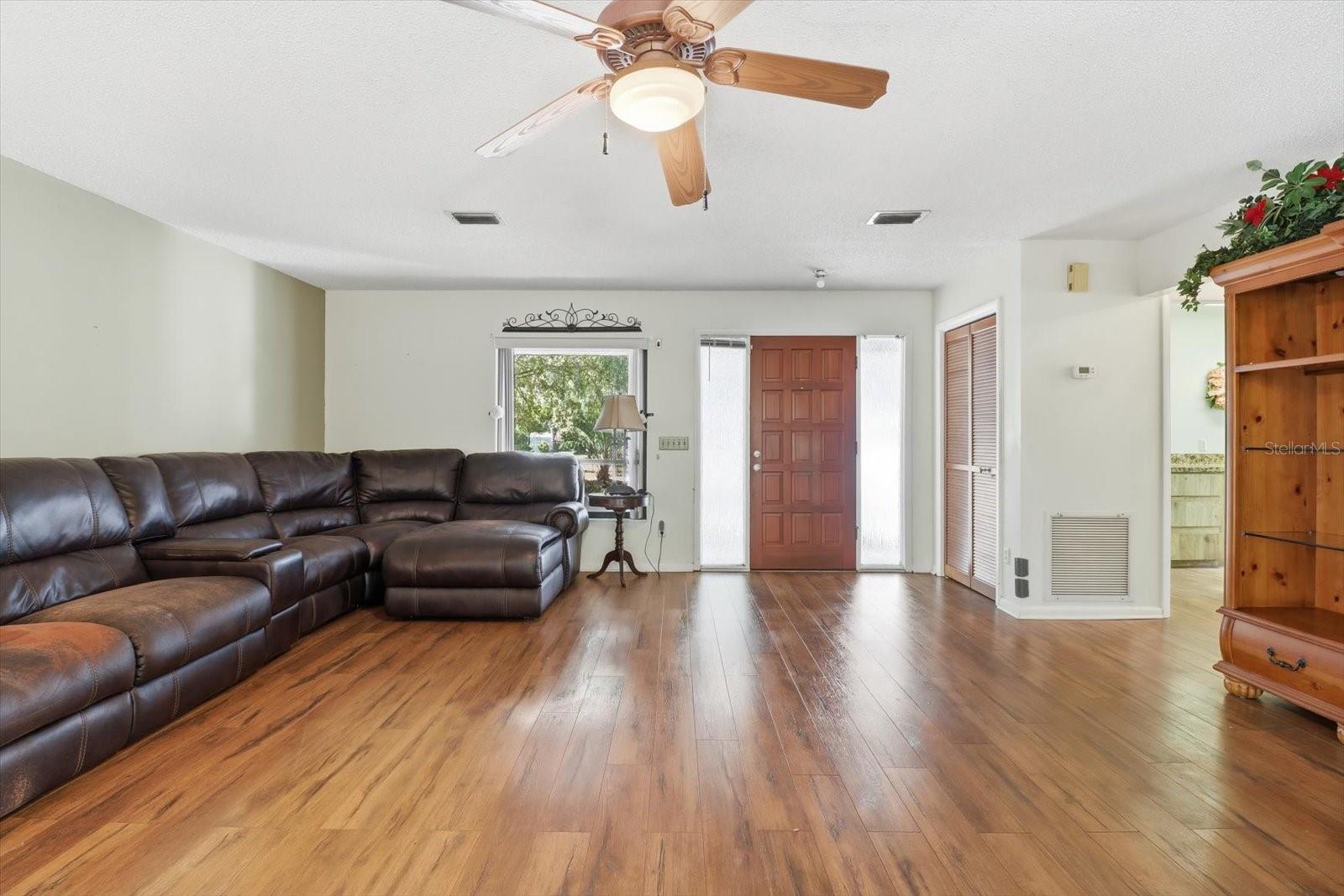 Image 5 of 34 For 98 Sycamore Circle