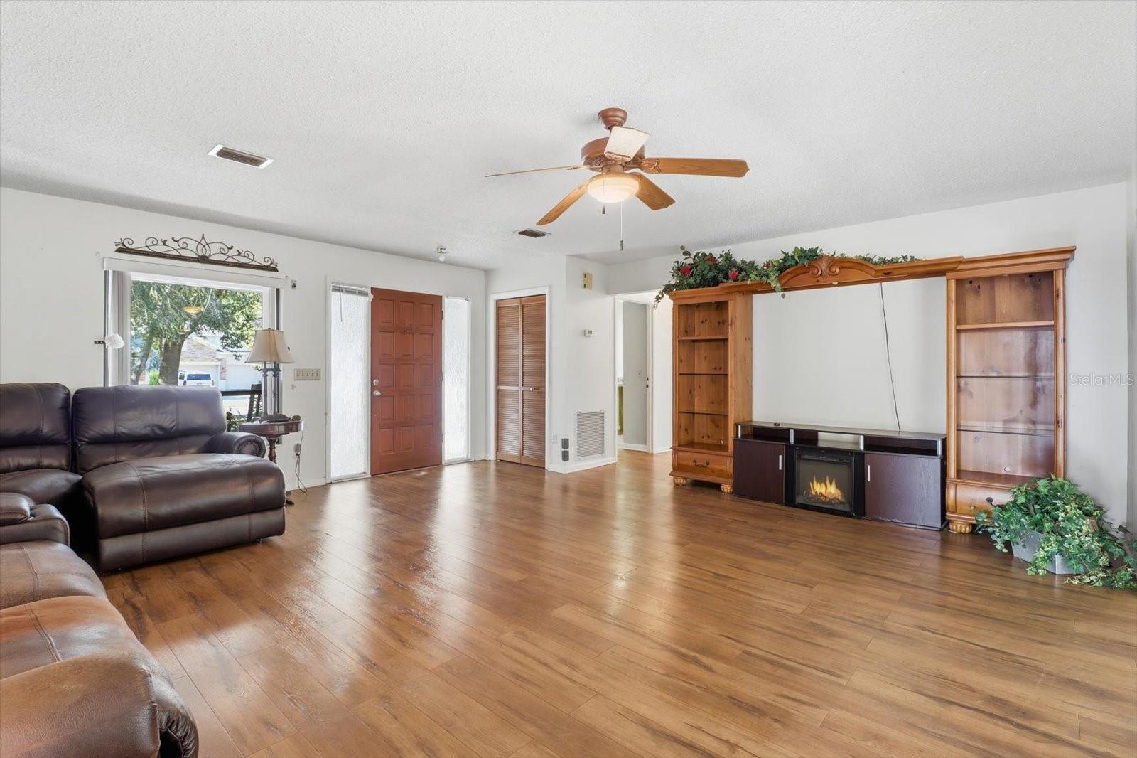 Image 6 of 34 For 98 Sycamore Circle