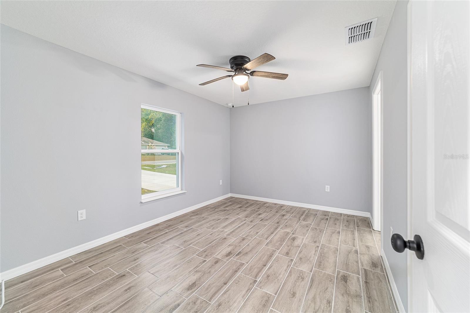 Image 33 of 47 For 4919 61st Court