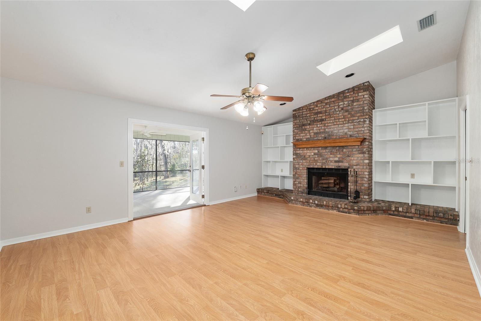 Image 3 of 64 For 10123 2nd Place