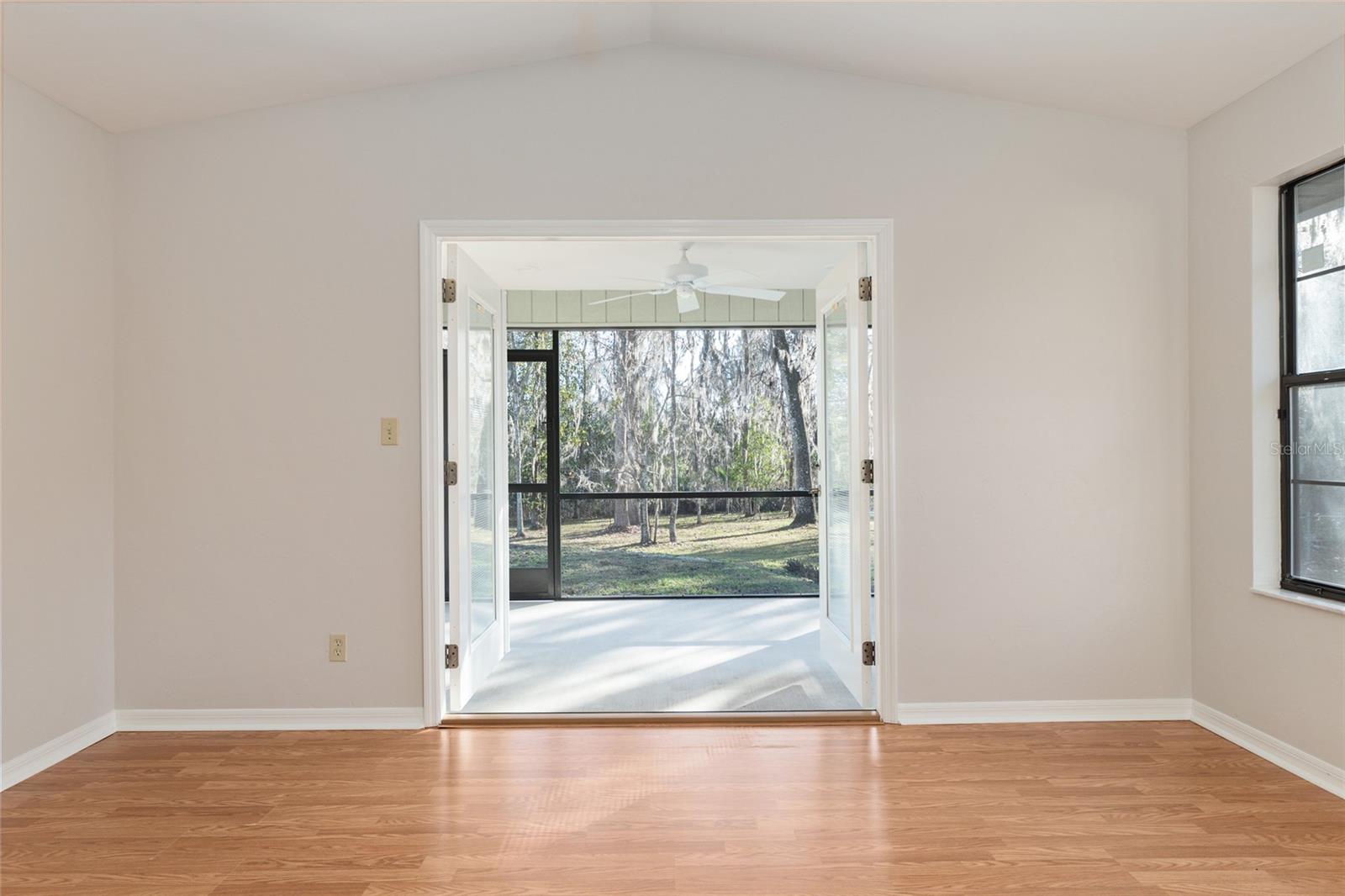 Image 32 of 64 For 10123 2nd Place