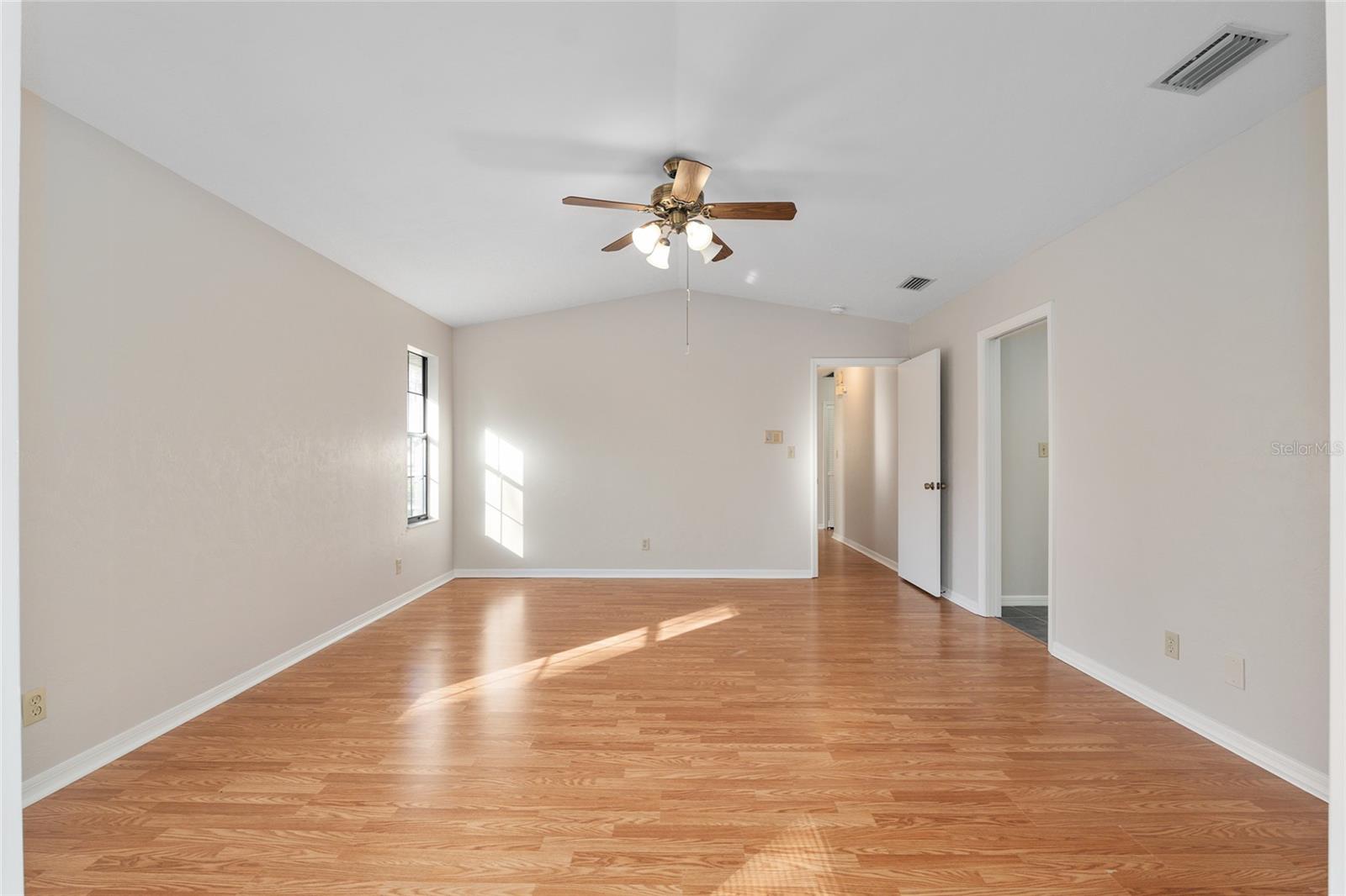 Image 33 of 64 For 10123 2nd Place