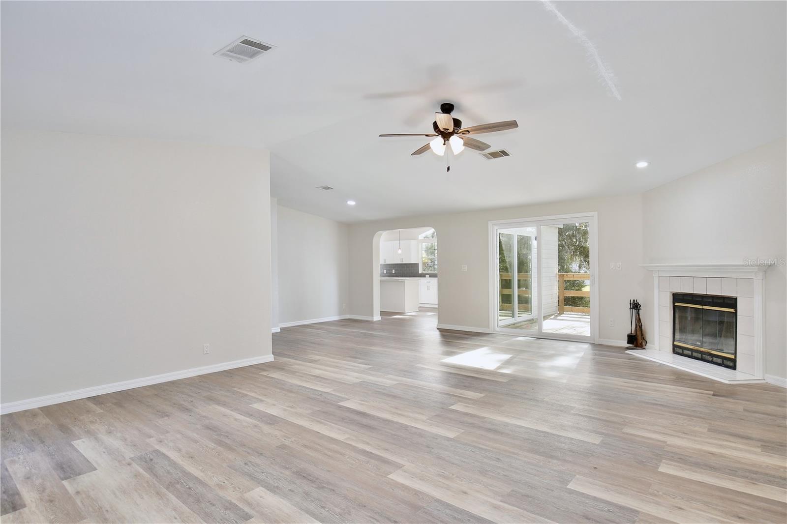 Image 15 of 44 For 15330 Apache Pass