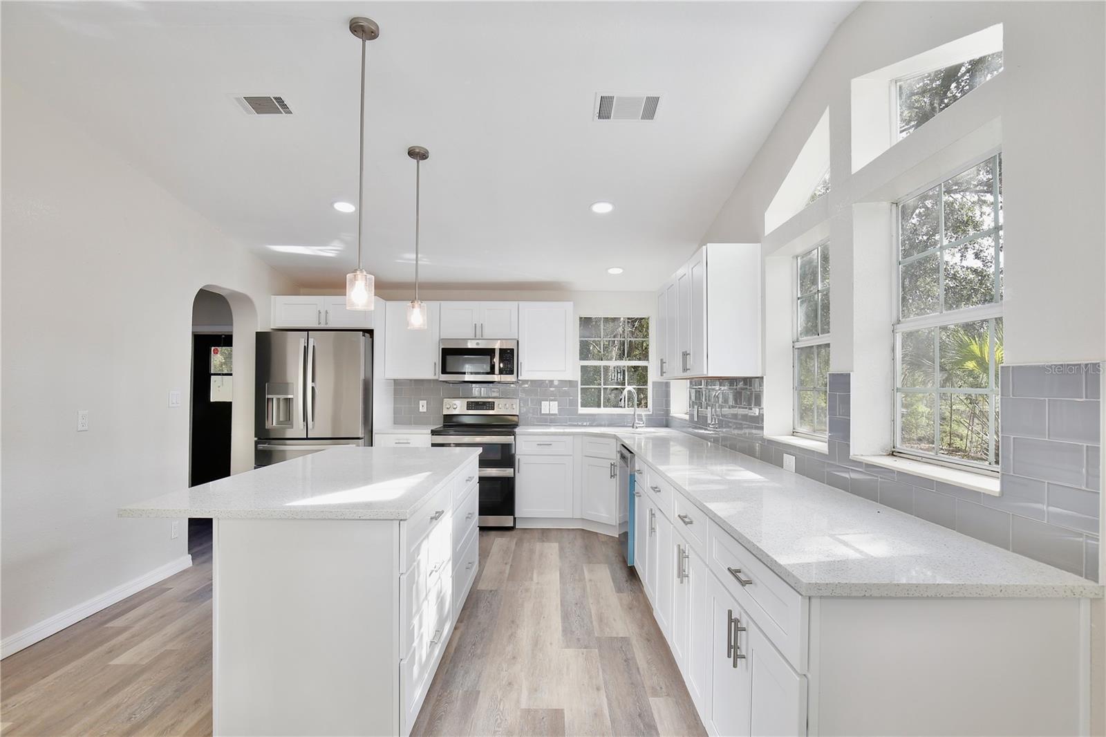 Image 9 of 44 For 15330 Apache Pass