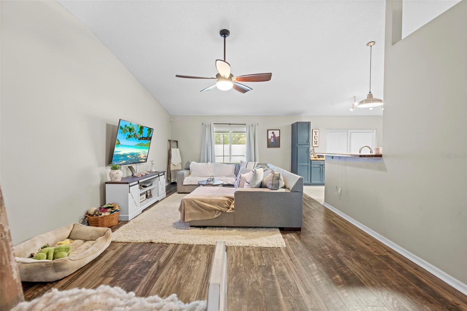 Image 13 of 65 For 880 Rum Place