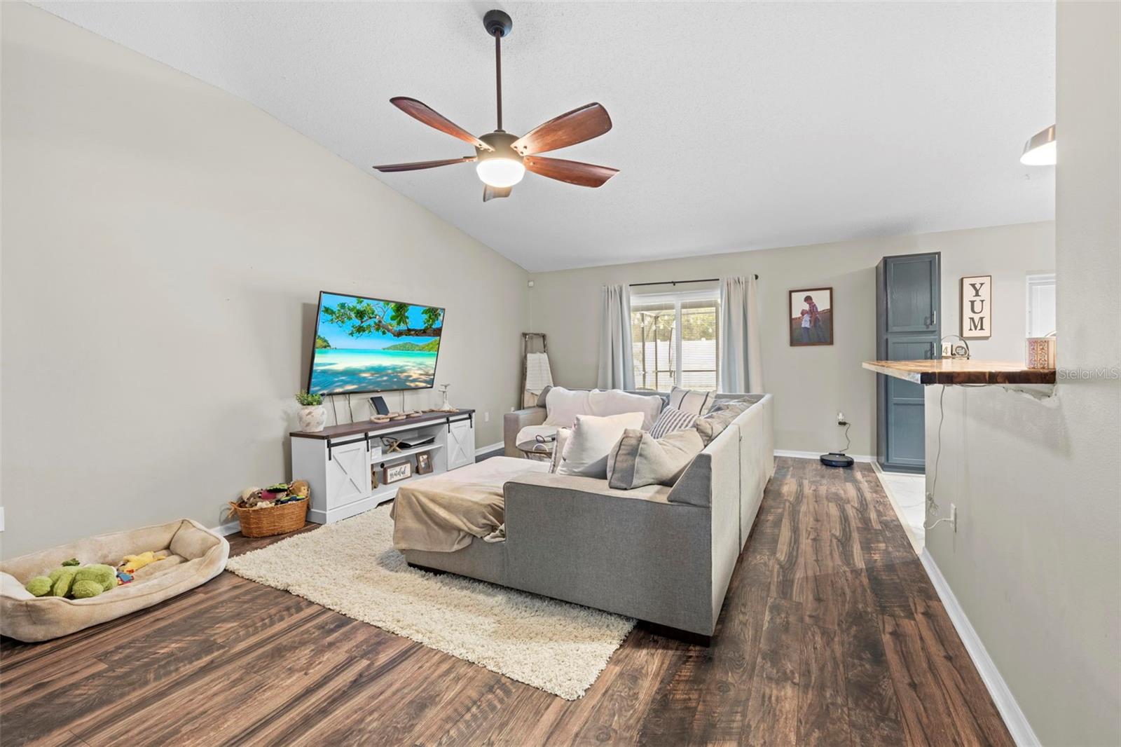 Image 14 of 65 For 880 Rum Place