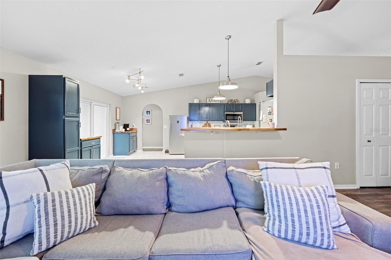 Image 18 of 65 For 880 Rum Place