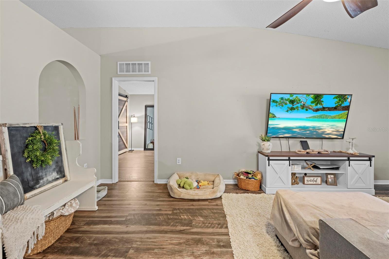 Image 19 of 65 For 880 Rum Place