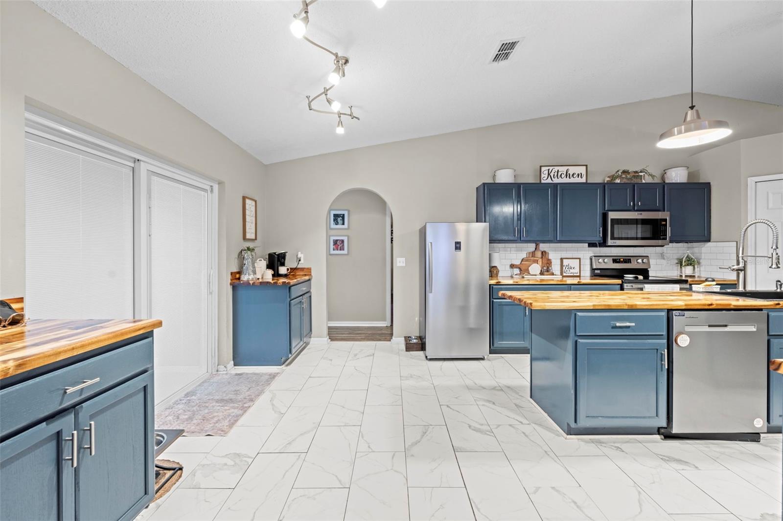 Image 20 of 65 For 880 Rum Place