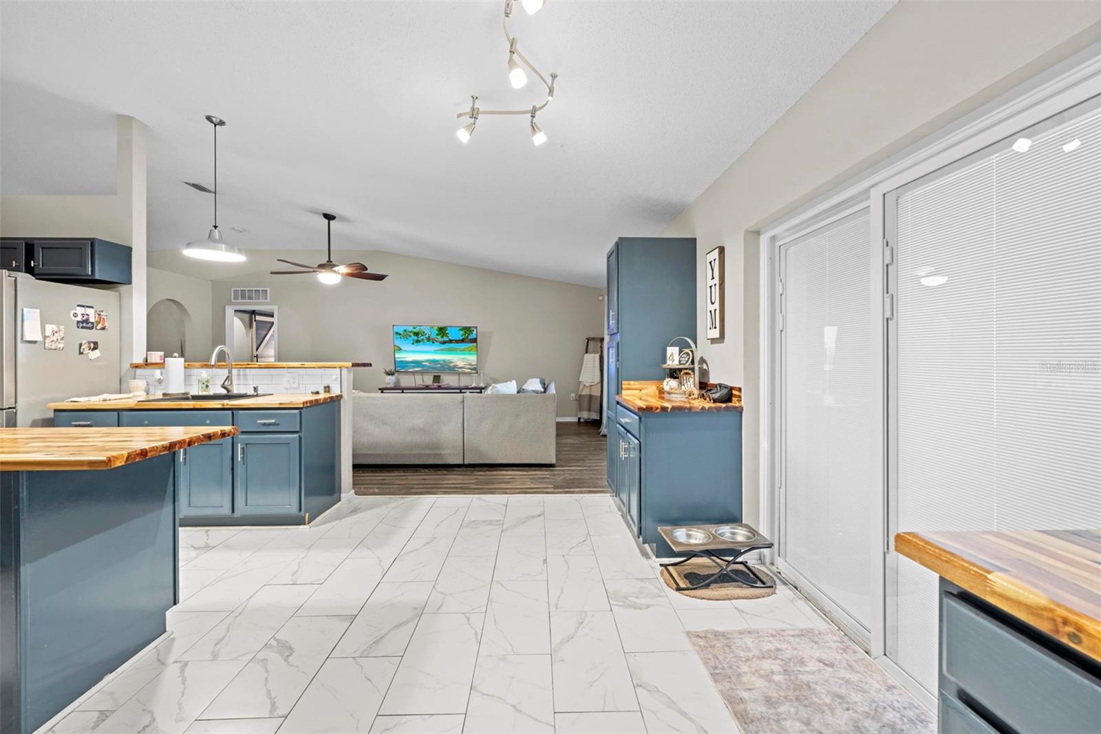 Image 21 of 65 For 880 Rum Place