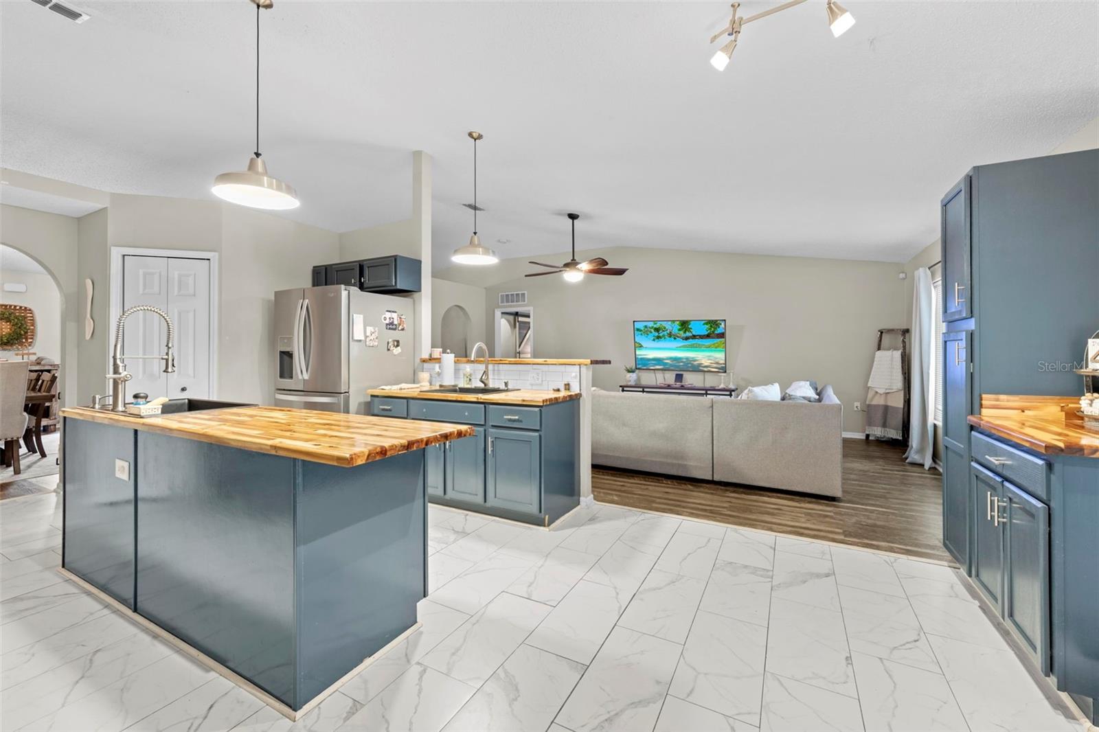 Image 22 of 65 For 880 Rum Place