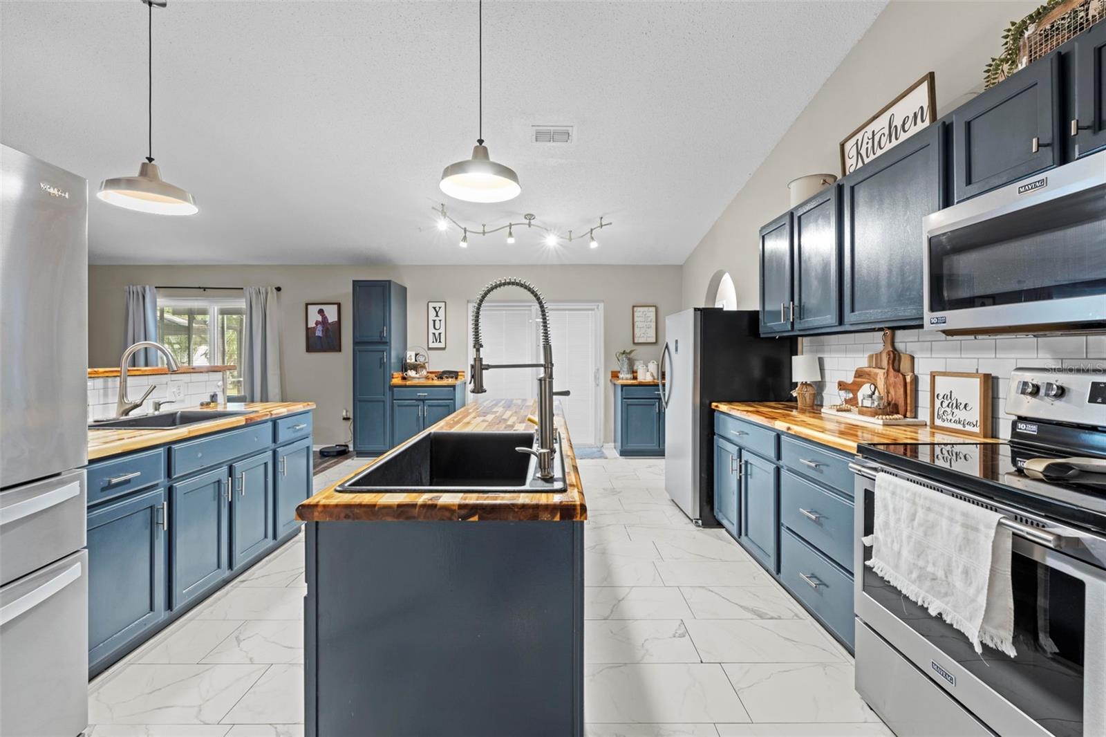 Image 26 of 65 For 880 Rum Place